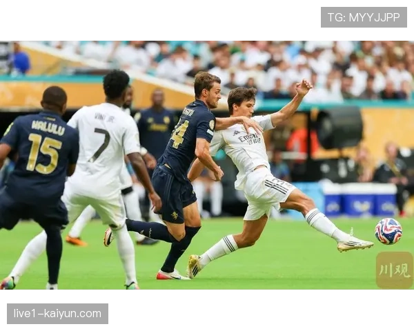 皇马5-1贝蒂斯 青训前锋贡萨洛替补戴帽紧追巴萨